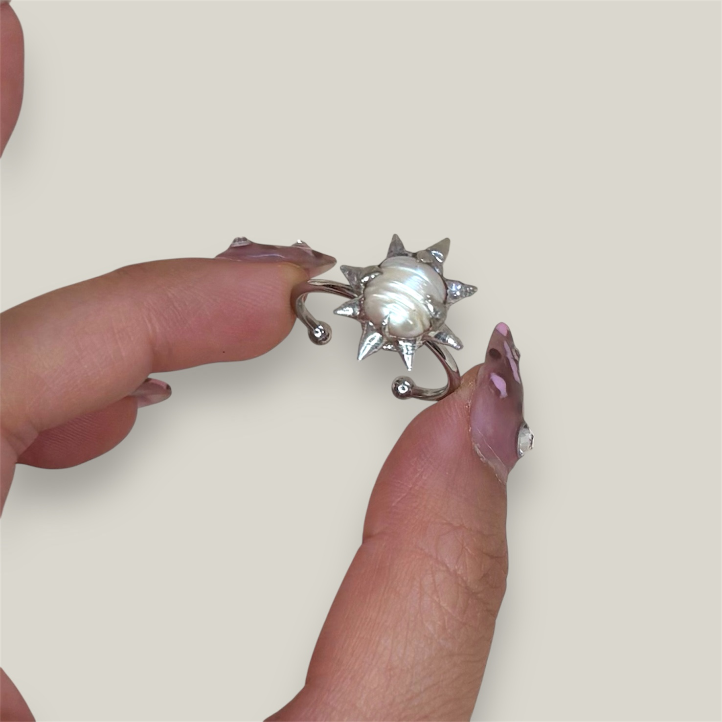 Spiky pearl ring – Futuristic Pearl Sun - Image 2
