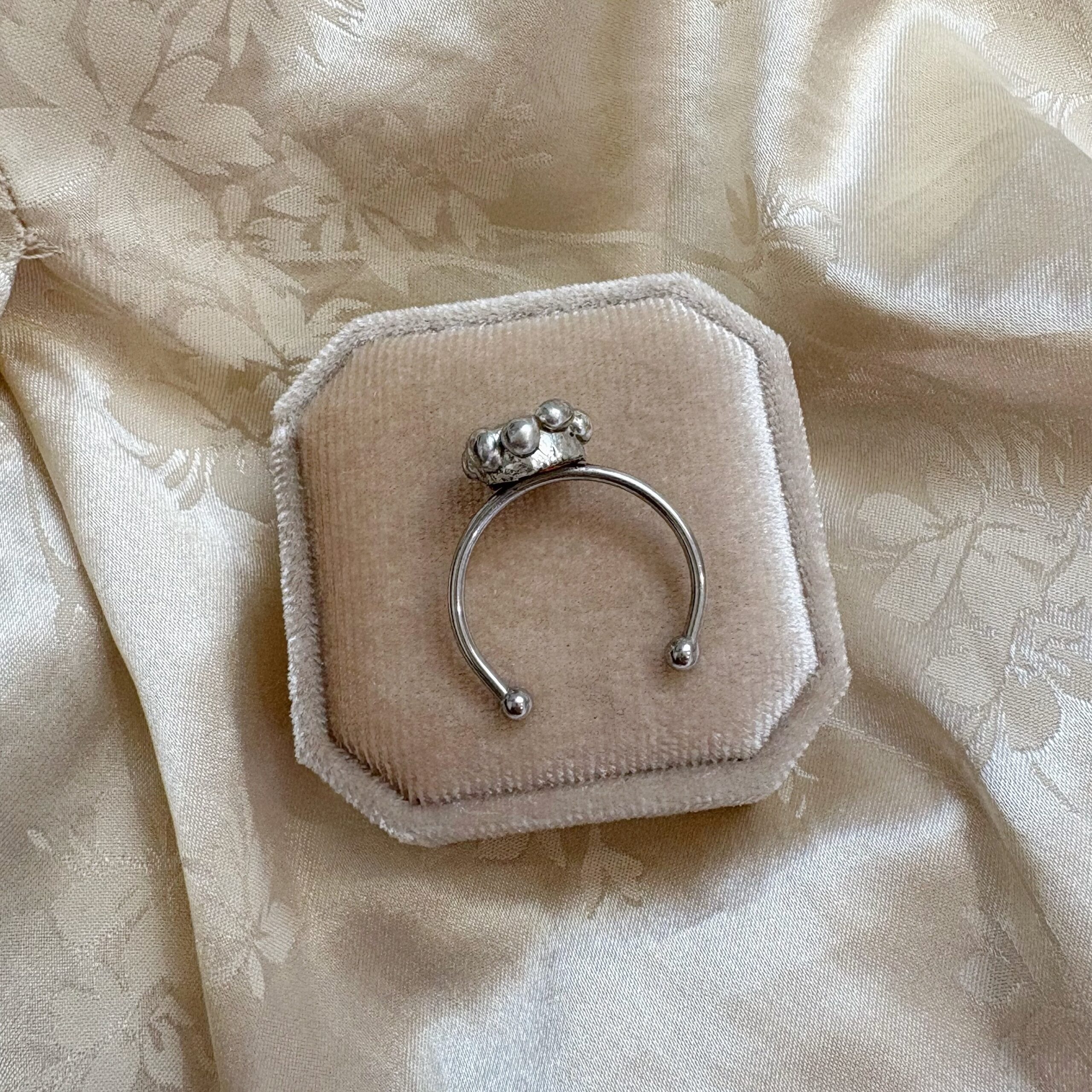 Cyber Heart Ring – Molten Metal & Champagne Gold Zircon - Image 4